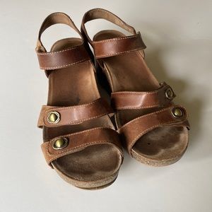 Brown Dansko Sandel Size 38 (7.5-8)